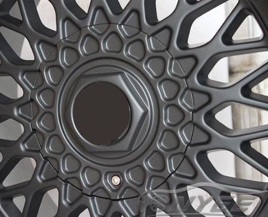 картинка Новые диски BBS RS R18 5X120/5X112 ET40 J8 черный мат + серебристые болтики магазин  StreetTuning 