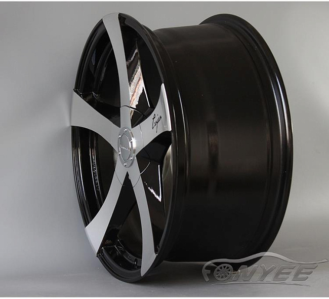 картинка Новые диски Sugarray Vogue 2 R17 5x105/5x115 ET35 J8 черный + серебро магазин  StreetTuning 
