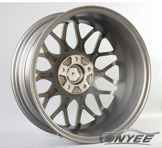 картинка Новые диски Rotiform blq R17 5х112 ET40 J7 серебро + серый магазин  StreetTuning 