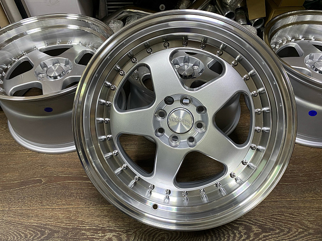 картинка Новые диски Rotifrom R17 J9 ET15 5X100/5х114.3 серебро магазин  StreetTuning 