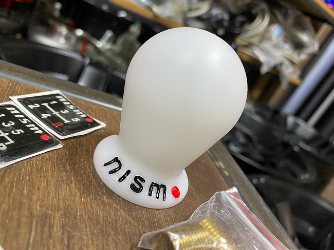 картинка Ручка КПП Nismo белая магазин  StreetTuning 