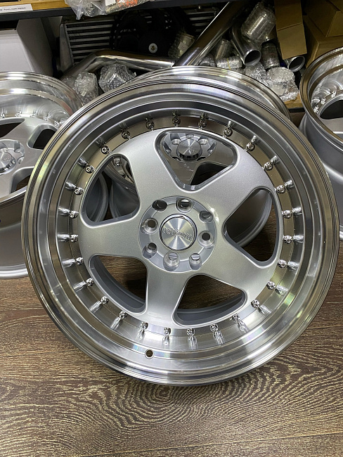 картинка Новые диски Rotifrom R17 J9 ET15 5X100/5х114.3 серебро магазин  StreetTuning 
