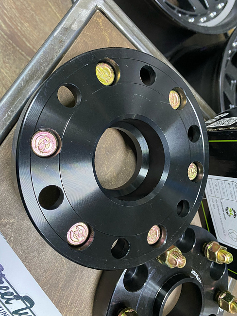 картинка Проставка Starleks 30 мм 6x139.7 цо 67.1 шпилечная M12x1,5 магазин  StreetTuning 