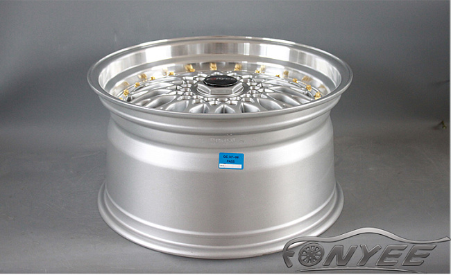 картинка Новые диски BBS RS R17 5X100/4X100 ET25 J7,5 серебро + золотистые болтики магазин  StreetTuning 