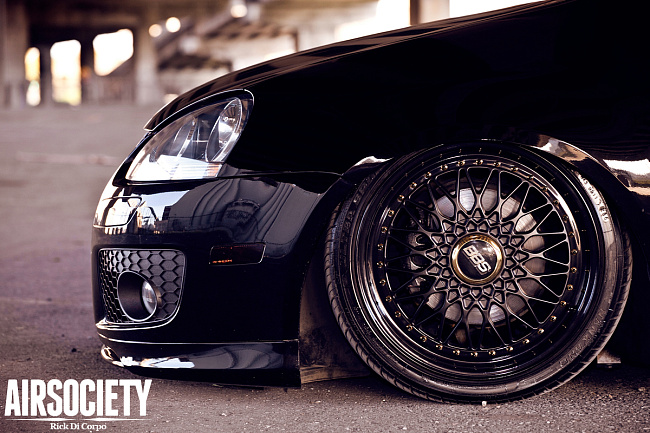 картинка Новые диски BBS RS R15 4X100/4X114,3 ET-20 J9 черный мат + золотистые болтики магазин  StreetTuning 