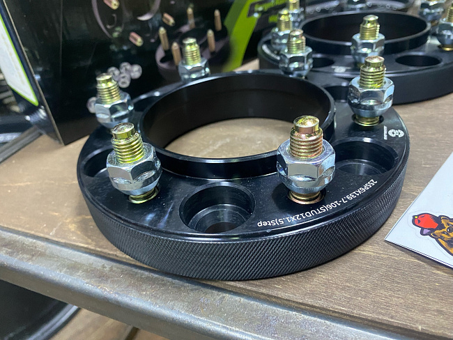 картинка Проставка Starleks 25 мм 6x139,7 цо 106 шпилечная M12x1,5 магазин  StreetTuning 