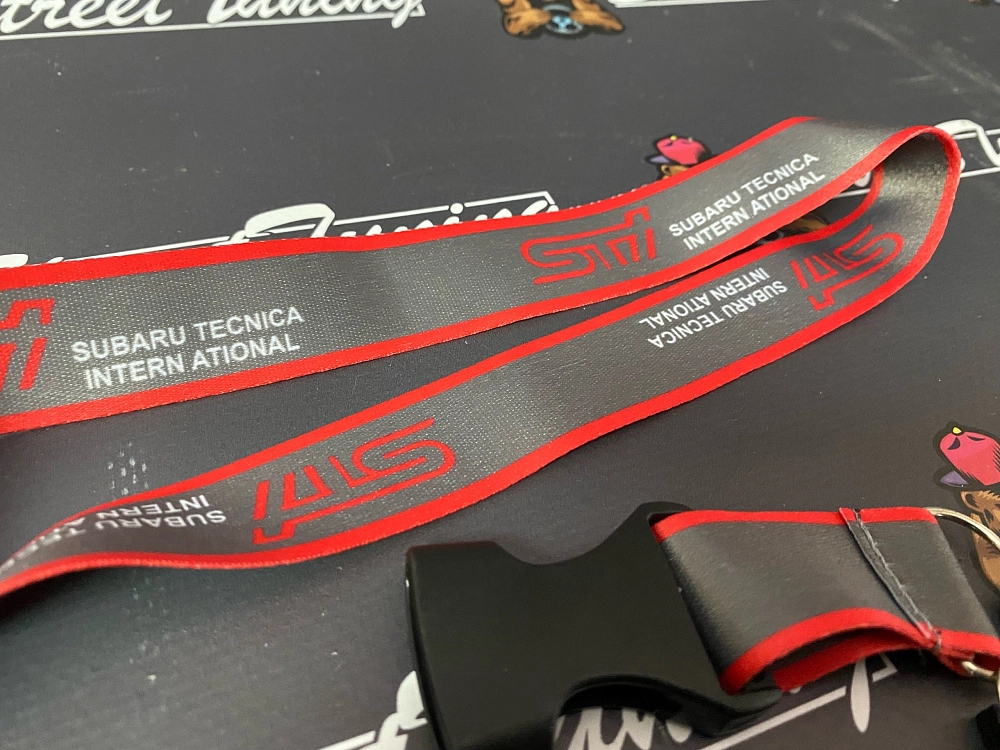 картинка Шнурок для ключей STI "тканевый", серый от магазина  StreetTuning