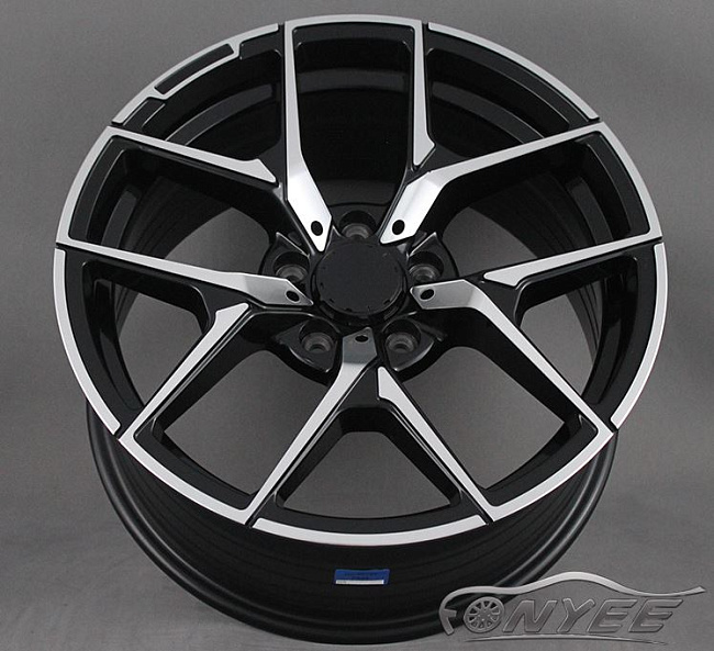 картинка Новые диски AMG SERIES 2017 R18 5х112 ET42 J9 серебро + черный глянец магазин  StreetTuning 