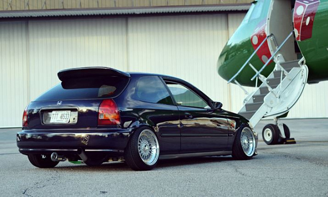 картинка Новые диски BBS RS R18 5X114,3/5X120 ET42 J9,5 серебро + золотистые болтики магазин  StreetTuning 