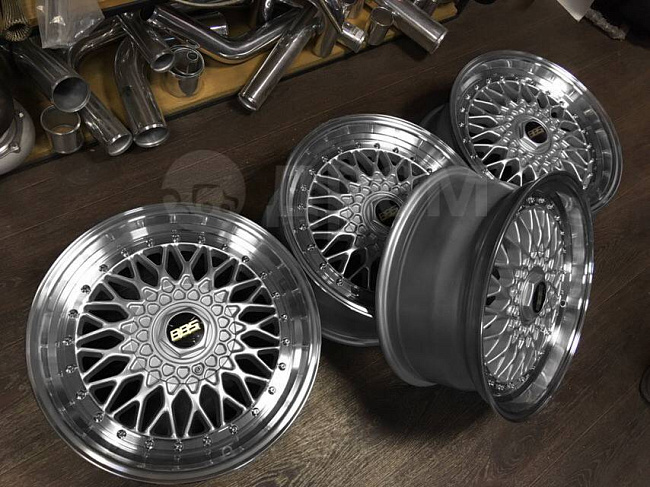 картинка Новые диски BBS RS R17 J7,5 ET35 5x120/5x114.3 серебро магазин  StreetTuning 