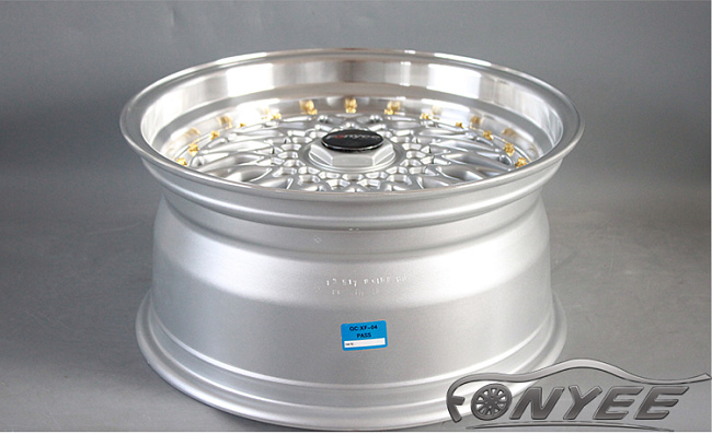 картинка Новые диски BBS RS R15 4X100/4X108 ET20 J7 серебро + золотистые болтики магазин  StreetTuning 