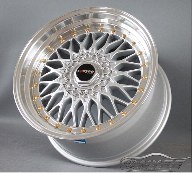 картинка Новые диски BBS RS R18 5X114,3/5X120 ET42 J9,5 серебро + золотистые болтики магазин  StreetTuning 