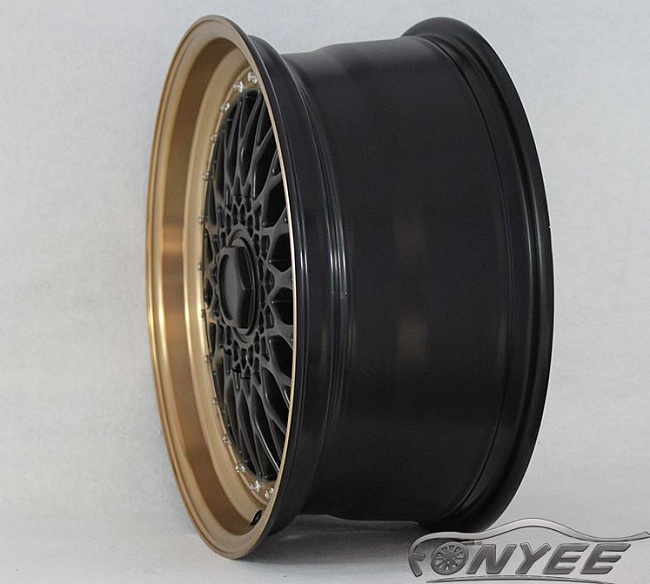 картинка Новые диски BBS RS R18 5X120/5X114,3 ET30 J8 черный мат + серебристые болтики магазин  StreetTuning 