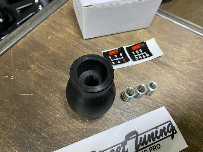 картинка Ручка КПП STI для Subaru OEM: ST35022ST070 "черная" 5-6MKПП магазин  StreetTuning 