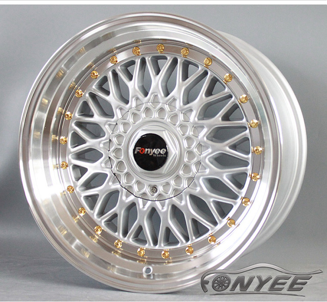 картинка Новые диски BBS RS R17 5X100/4X100 ET15 J10 серебро + золотистые болтики магазин  StreetTuning 