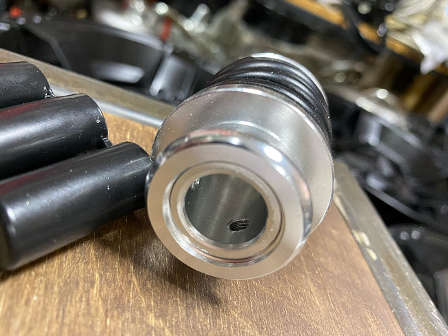 картинка Ручка КПП MOMO Springs черная в стиле койловера магазин  StreetTuning 