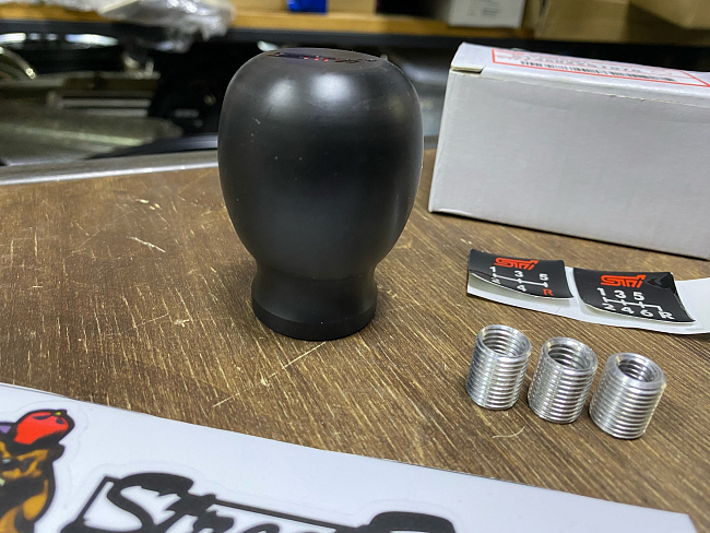 картинка Ручка КПП STI для Subaru OEM: ST35022ST070 "черная" 5-6MKПП магазин  StreetTuning 