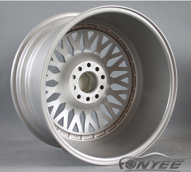 картинка Новые диски BBS RS R18 5X114,3/5X120 ET42 J9,5 серебро + золотистые болтики магазин  StreetTuning 