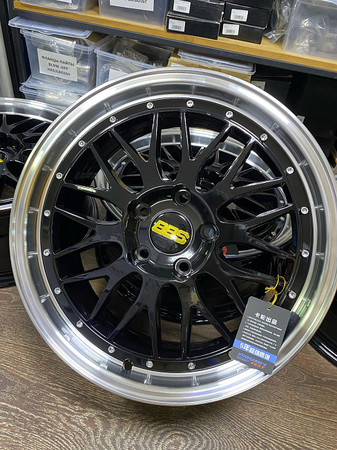 картинка Новые диски BBS LM R17 J7.5 ET38 5x114,3 черные с полировкой магазин  StreetTuning 