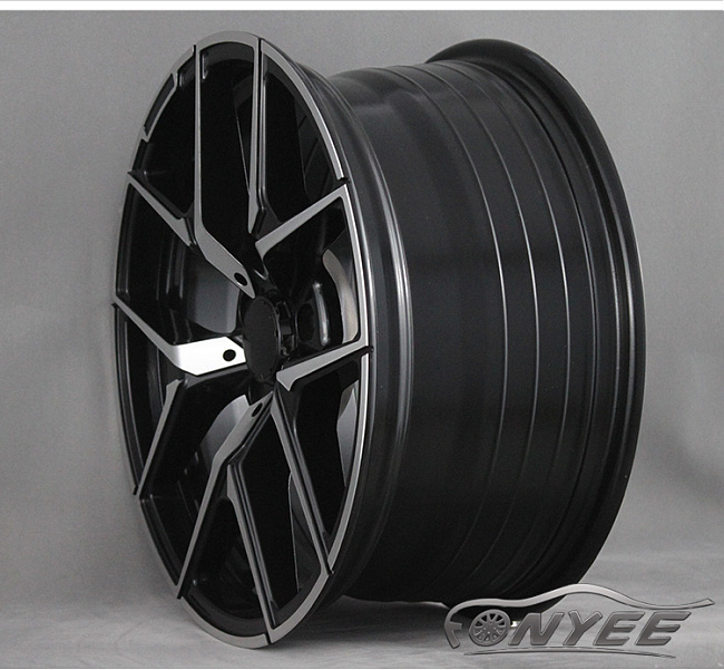 картинка Новые диски AMG SERIES 2017 R18 5х112 ET42 J9 серебро + черный глянец магазин  StreetTuning 