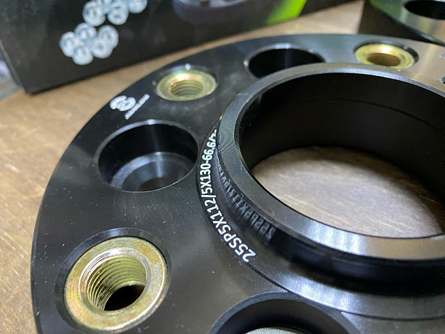 картинка Проставка переходная 25 мм 5x112-5x130,ЦО 66.6-71.6 FUT 14X1.5 магазин  StreetTuning 