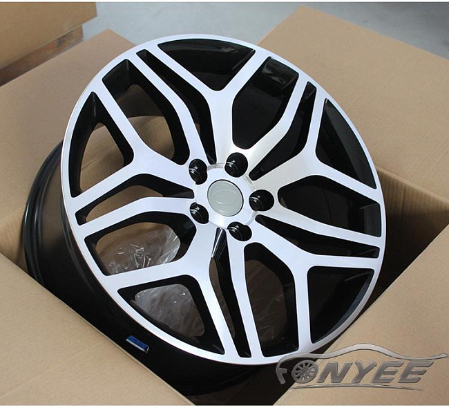 картинка Новые диски Range Rover Evoque Wheels R20 5x120 ET45 J9,5 черный глянец + серебро магазин  StreetTuning 
