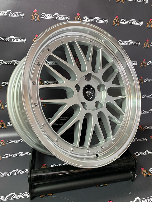 картинка Новые диски BBS LM R18 J8 ET30 5x114.3 Silver магазин  StreetTuning 