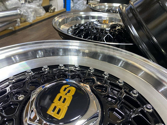 картинка Новые диски BBS RS R13 J6 ET25 4x100/4x114.3 , черные + полировка магазин  StreetTuning 