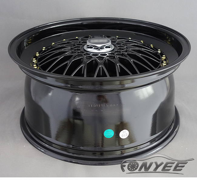 картинка Новые диски BBS RS R18 4X114,3/4X100 ET30 J8 черный глянец + золотистые болтики магазин  StreetTuning 