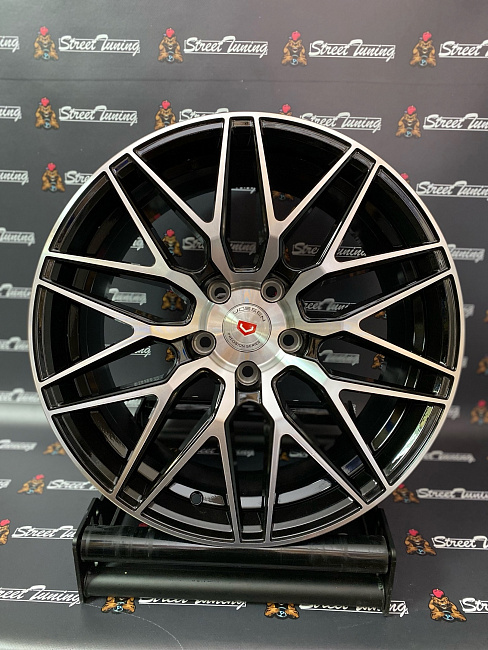 картинка Новые диски Vossen HF-2 R18 J8.5 ET35 5x114.3 Black+Silver магазин  StreetTuning 