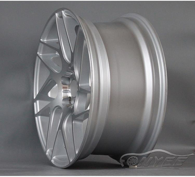 картинка Новые диски Stuttgart ST12 R18 5X112 ET40 J8,5, серебристые магазин  StreetTuning 