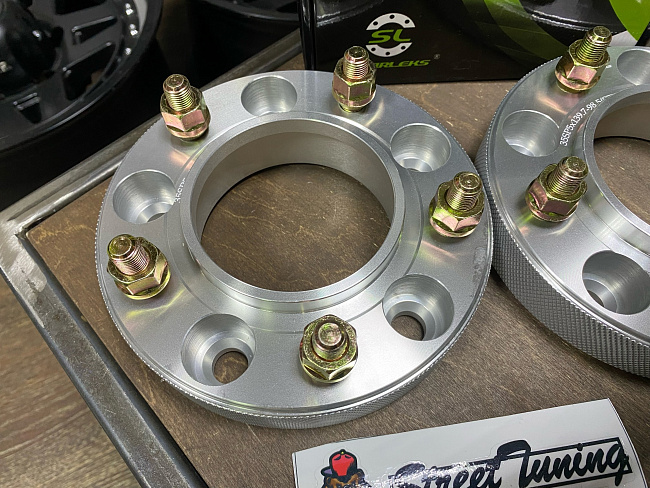 картинка Проставка Starleks 35 мм 5x139.7 цо 98.5 шпилечная M12x1,25 магазин  StreetTuning 