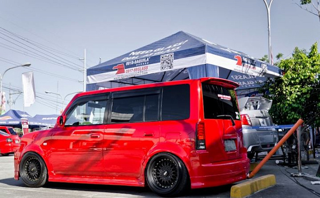 картинка Новые диски BBS RS R17 4X100/5X100 ET20 J10 черный мат + золотистые болтики магазин  StreetTuning 