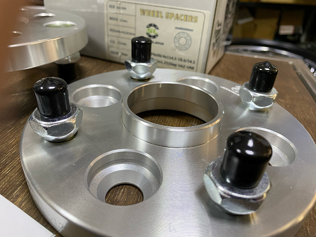 картинка Проставка переходная 15 мм 4x98-4x114.3,ЦО 58.6-54.1 шпилька 12x1.25 магазин  StreetTuning 