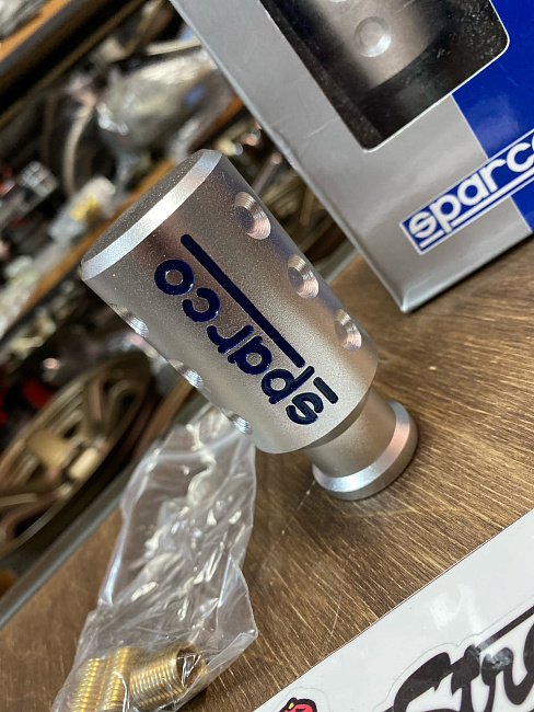 картинка Ручка КПП Sparco Style серебристая "Универсальная" магазин  StreetTuning 