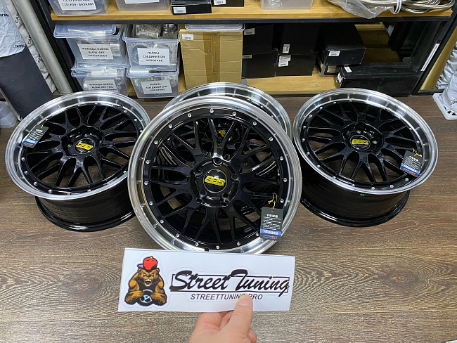 картинка Новые диски BBS LM R17 J7.5 ET38 5x114,3 черные с полировкой магазин  StreetTuning 