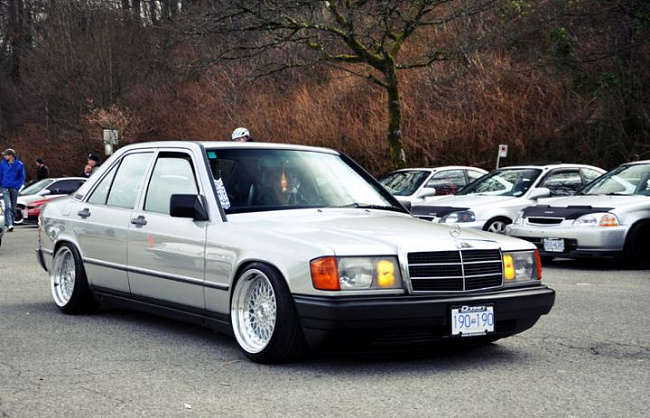 картинка Новые диски BBS RS R18 5X112/5X120 ET42 J8 серебро + золотистые болтики магазин  StreetTuning 