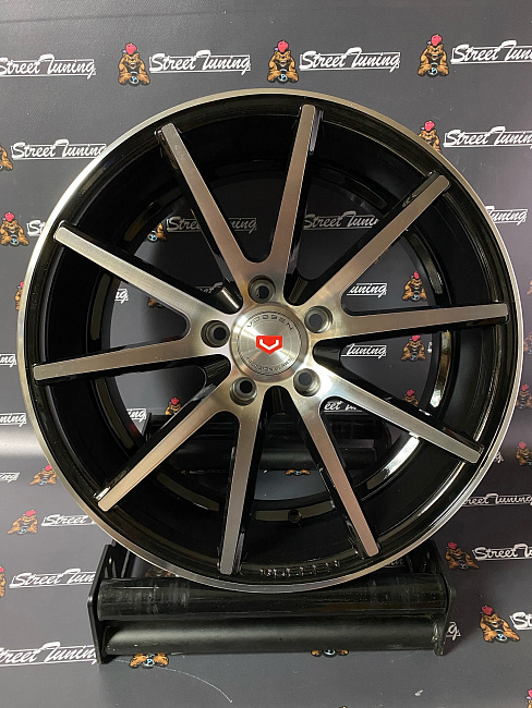 картинка Новые диски Vossen VFS-1 R18 J8 ET35 5x114.3 Silver+Black магазин  StreetTuning 