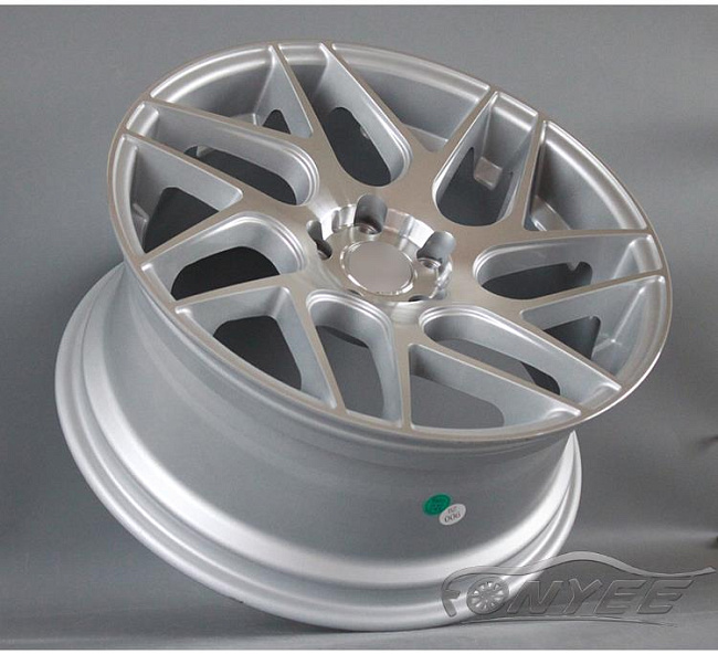 картинка Новые диски Stuttgart ST12 R18 5X112 ET40 J8,5, серебристые магазин  StreetTuning 