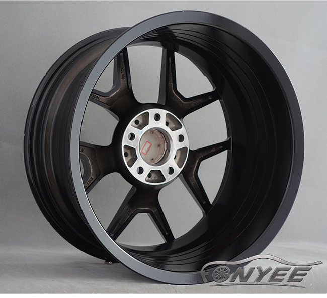 картинка Новые диски AMG SERIES 2017 R18 5х112 ET35 J8 черный + красный магазин  StreetTuning 