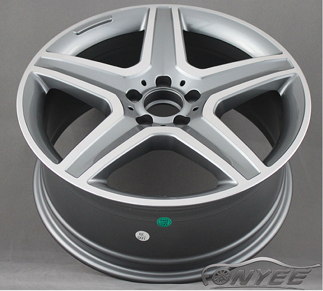 картинка Новые диски AMG w204 style 6 R19 5x112 ET44 J8 серебро + серый магазин  StreetTuning 