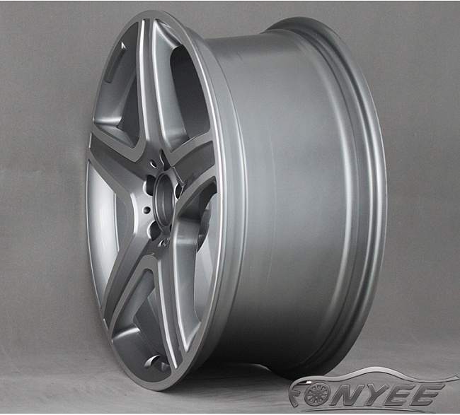 картинка Новые диски AMG w204 style 6 R19 5x112 ET44 J8 серебро + серый магазин  StreetTuning 