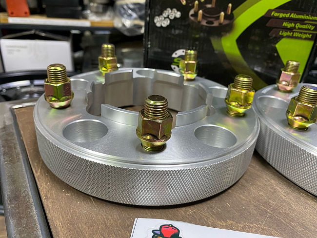 картинка Проставка Starleks 35 мм 5x150 цо 110.1 шпилечная M14x1,5 HUB магазин  StreetTuning 