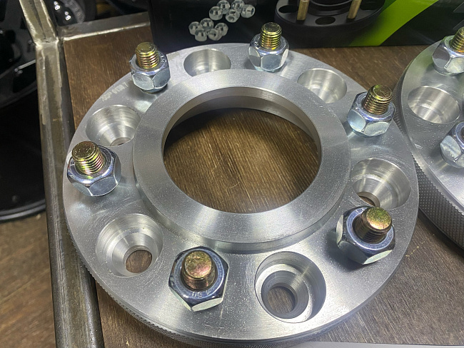 картинка Проставка Starleks 25 мм 6x139,7 цо 106 шпилечная M12x1,5 магазин  StreetTuning 