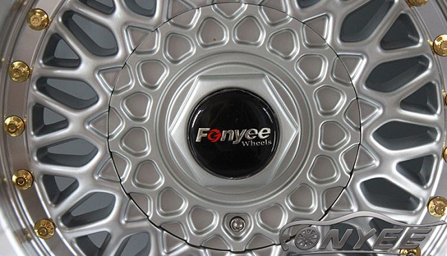 картинка Новые диски BBS RS R15 4X100/4X108 ET15 J8 серебро + золотистые болтики магазин  StreetTuning 