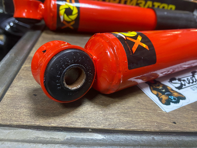 картинка Передние газо-масляные амортизаторы FOX -50 мм для Ваз 2101-07 магазин  StreetTuning 