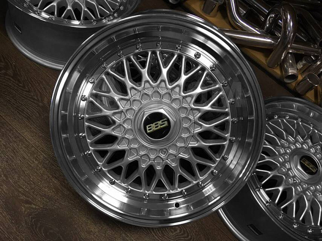 картинка Новые диски BBS RS R17 J7,5 ET35 5x120/5x114.3 серебро магазин  StreetTuning 
