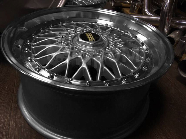 картинка Новые диски BBS RS R17 J7,5 ET35 5x120/5x114.3 серебро магазин  StreetTuning 