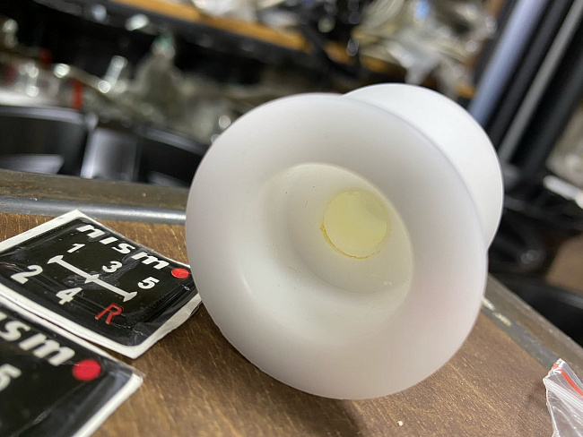 картинка Ручка КПП Nismo белая магазин  StreetTuning 