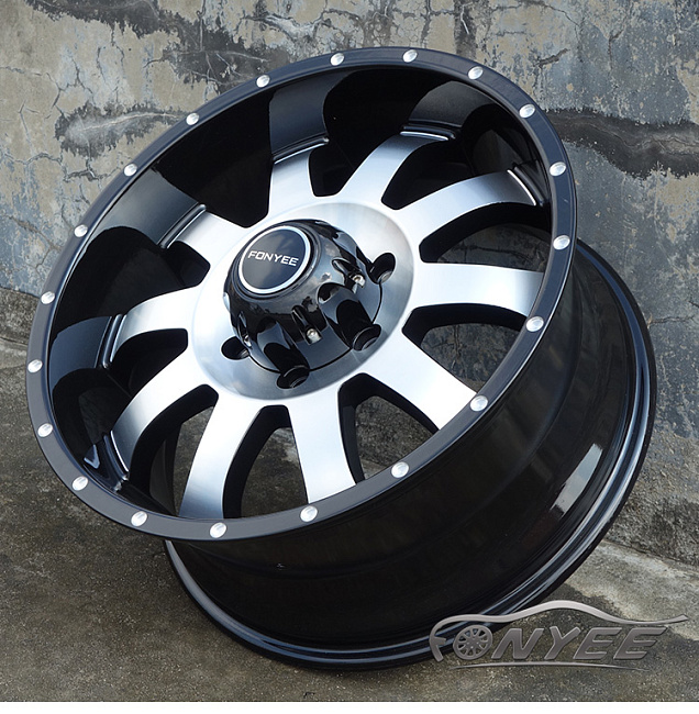 картинка Новые диски Fonyee 4x4 R18 J8,5 ET30 6x139,7 черный глянец + серебро магазин  StreetTuning 